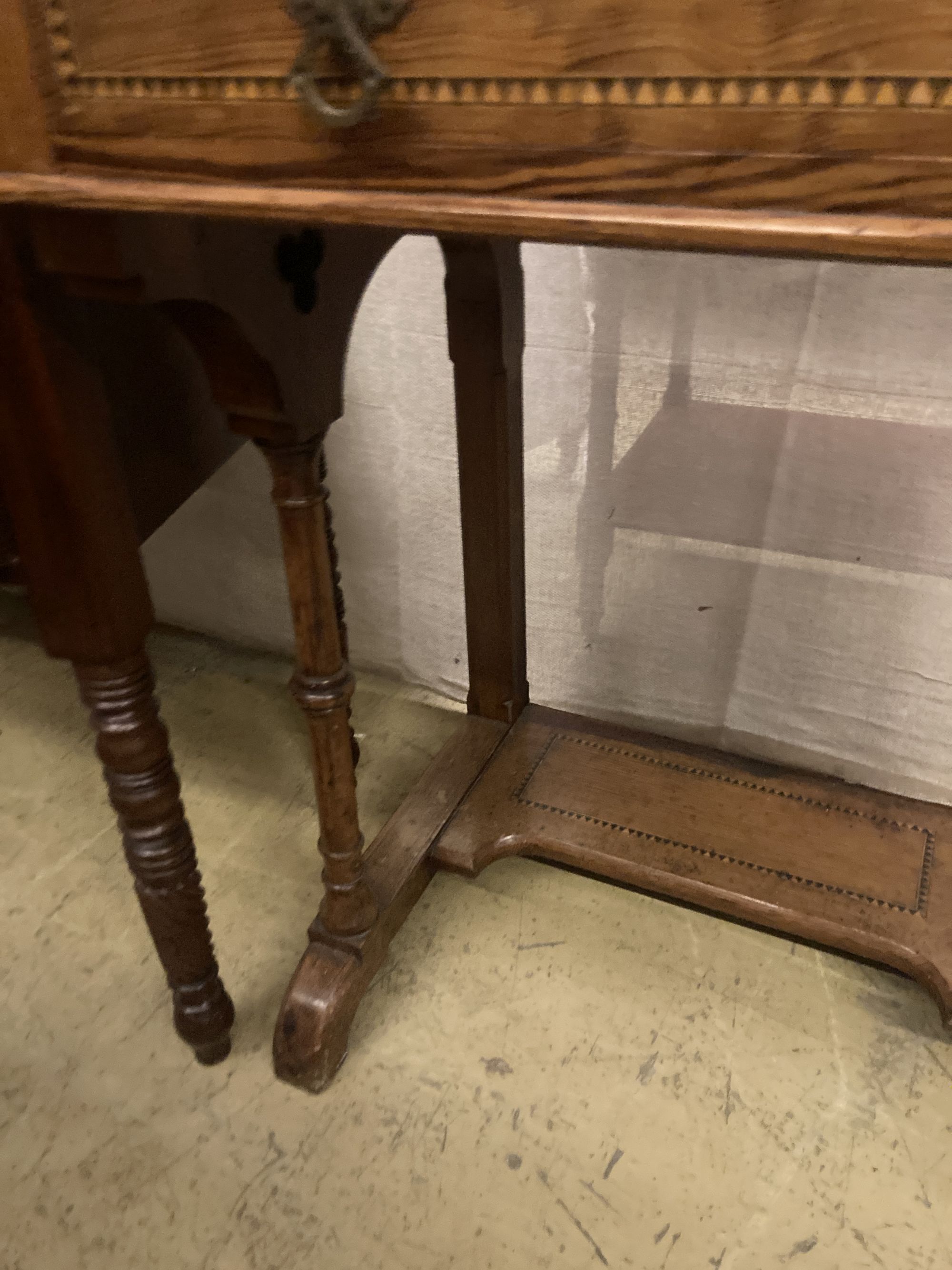 A Victorian Aesthetic movement pitch pine dressing table, width 122cm depth 52cm height 160cm